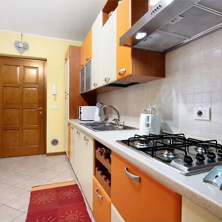 Colorful Apartament Colico